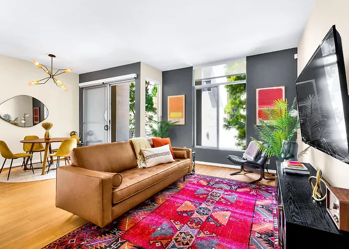 Cozy Urban Townhouse